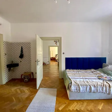アパート 3 Bedrooms Spacious Near Castle In Center *
