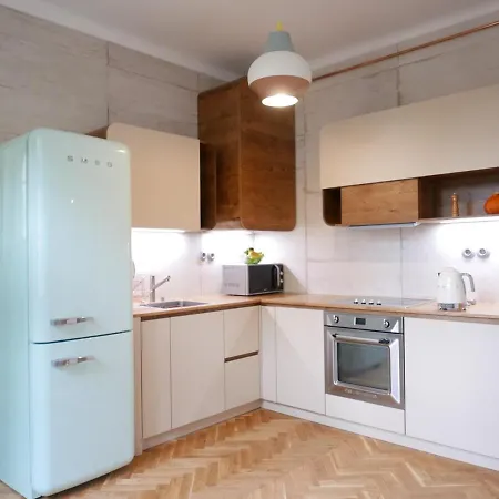 3 Bedrooms Spacious Near Castle In Center Apartament *