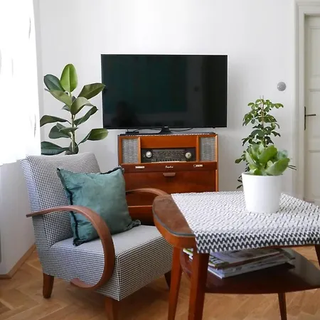 3 Bedrooms Spacious Near Castle In Center Apartament *